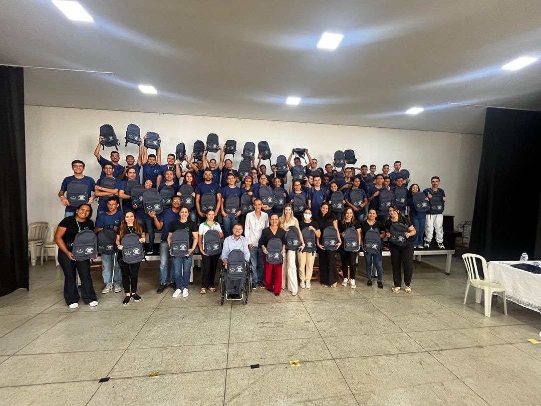 Osceia e Fimtpoder Entregam 160 Mochilas para Jovens, Reforçando Compromisso com a Inclusão Social